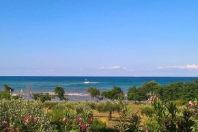 Sea view apartment next to a meadow